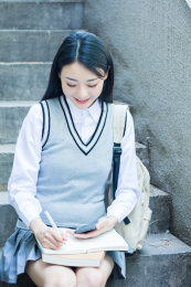 女大学生在校园