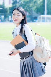 女大学生在校园