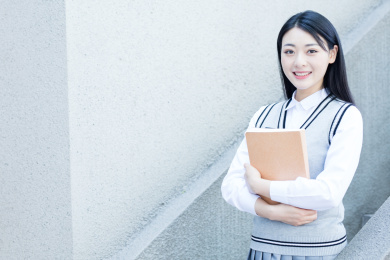 女大学生在校园