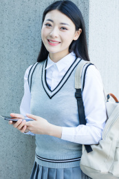 女大学生在校园