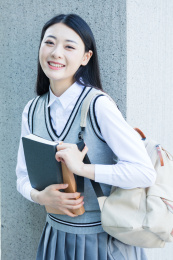 女大学生在校园