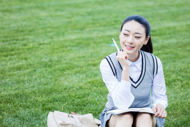 女大学生在校园