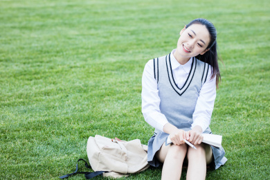 女大学生在校园