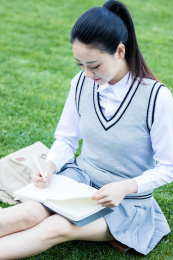 女大学生在校园