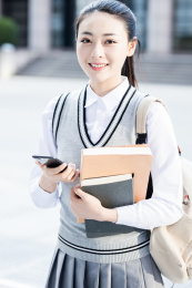 女大学生在校园