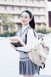 女大学生在校园