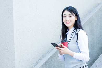 女大学生在校园