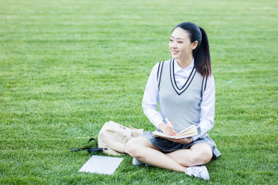 女大学生在校园