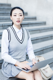 女大学生在校园