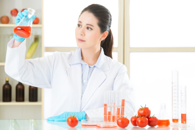 人类试图在实验室更好的基因改造食物