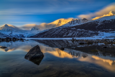 萨普雪山自然风光
