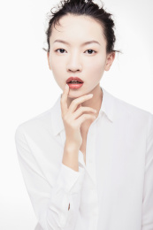 一位年轻的中国女性