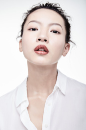 一位年轻的中国女性