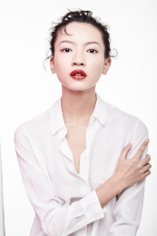 一位年轻的中国女性
