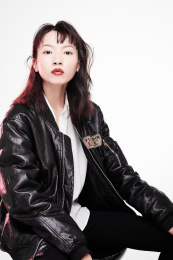 一位年轻的中国女性