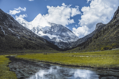 稻城亚丁雪山风光