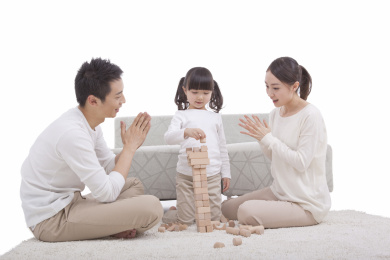 一家三口快乐生活