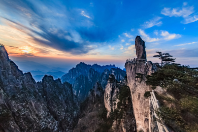 安徽省黄山市黄山风景区飞来石自然景观