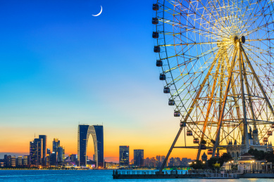 夜晚的苏州金鸡湖摩天轮公园