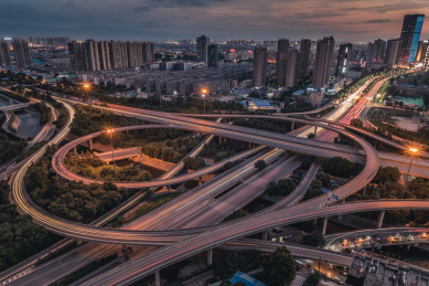 黄昏时的三桥立交