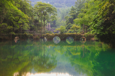 贵州荔波小七孔古桥自然风光