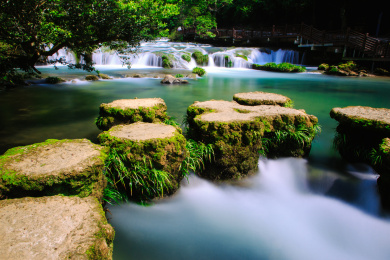 小七孔景区自然风光，68级跌水瀑布