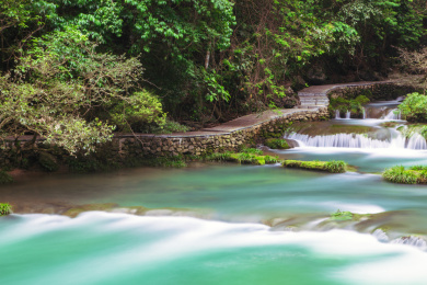 小七孔景区自然风光，68级跌水瀑布