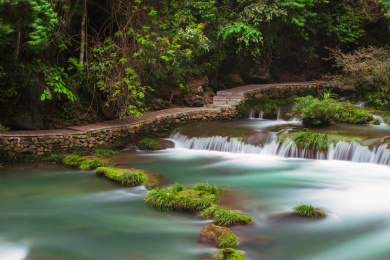 小七孔景区自然风光，68级跌水瀑布