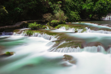 小七孔景区自然风光，68级跌水瀑布