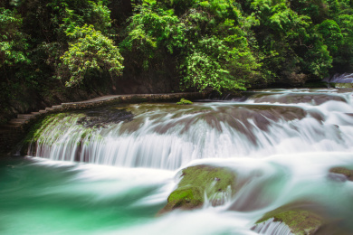 小七孔景区自然风光，68级跌水瀑布