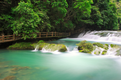小七孔景区自然风光，68级跌水瀑布