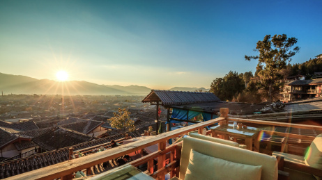 中国云南丽江大研古城日出全景