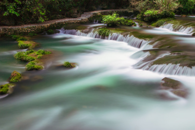 贵州省黔南布依族苗族自治州荔波县小七孔景区自然风光，68级跌水瀑布