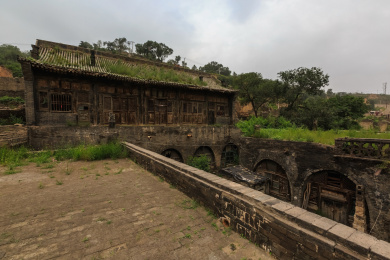 普洞村二层楼远观