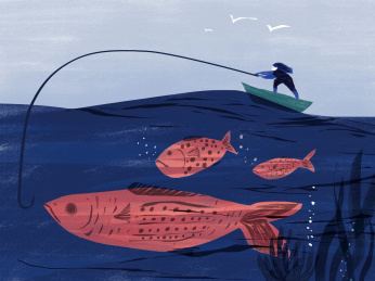 海钓女性海洋中钓大鱼