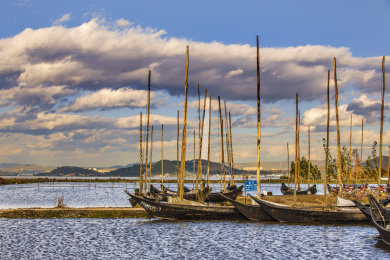 云南晋宁郑和故里夕阳下的渔村码头