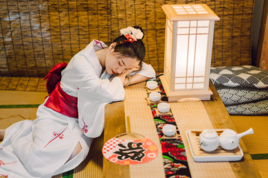 安静优雅的和服少女