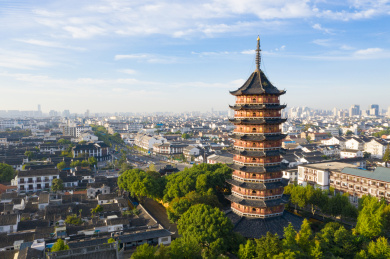 航拍古典的苏州北寺塔风光