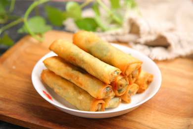 美味的油炸春卷 