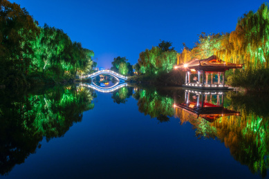 美丽的大明湖夜景