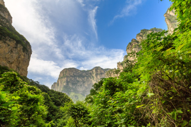 云台山V型山谷风光
