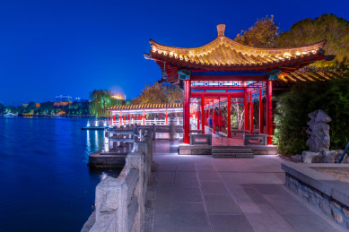 美丽的大明湖夜景