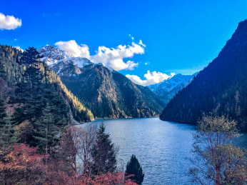 秋季的九寨沟长海