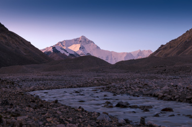 珠峰大本营的日出