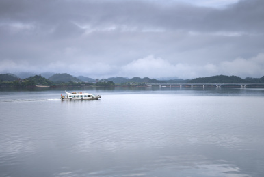 浙江省杭州市淳安县千岛湖风景区通透景观