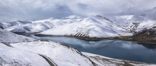 西藏羊湖羊卓雍措自然风光