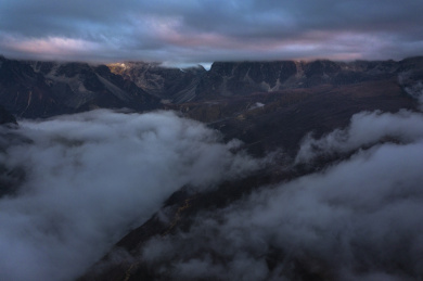 西藏珠穆朗玛峰东坡自然风光