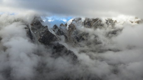 西藏珠穆朗玛峰东坡自然风光