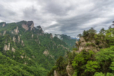 中国伏牛山脉老界岭风光