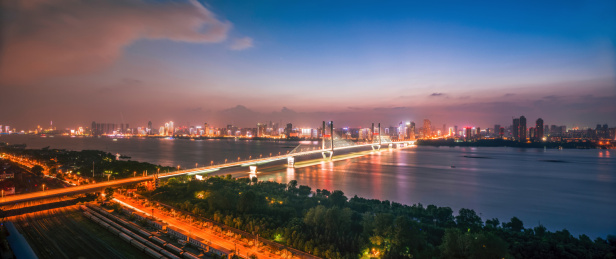 武汉长江二桥及周边环境全景